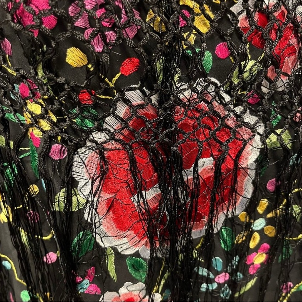 Vintage Embroidered piano Shawl - Picture 4 of 5